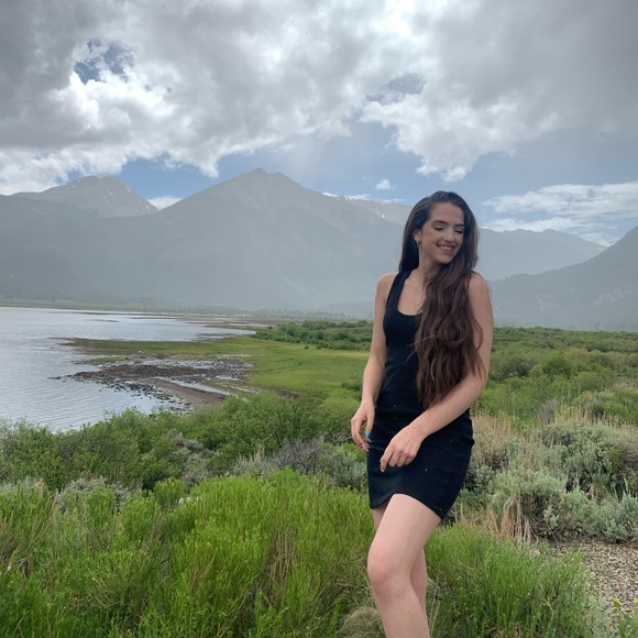 Meet your Posher, Kalli - Picture 3 of 6